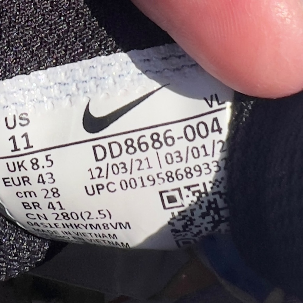 Nike Women’s Running Shoes — Black with Coral and Light Blue Accents - Picture 7 of 7